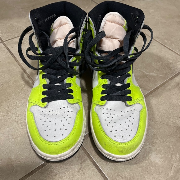 Air Jordan 1 Retro OG “Volt” - Picture 3 of 3